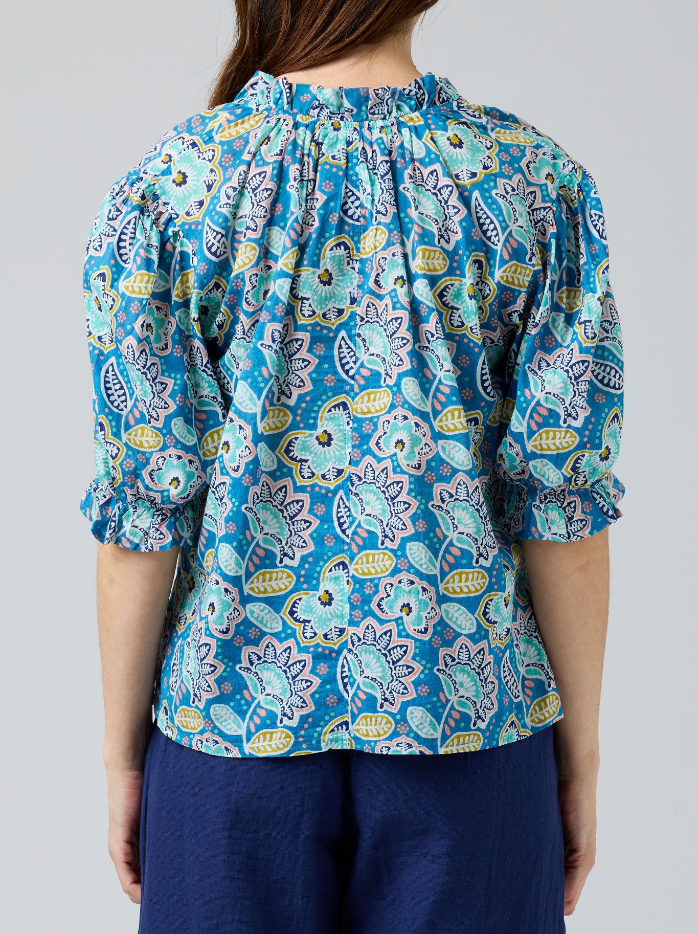 CAKE TIE NECK BLOUSE
