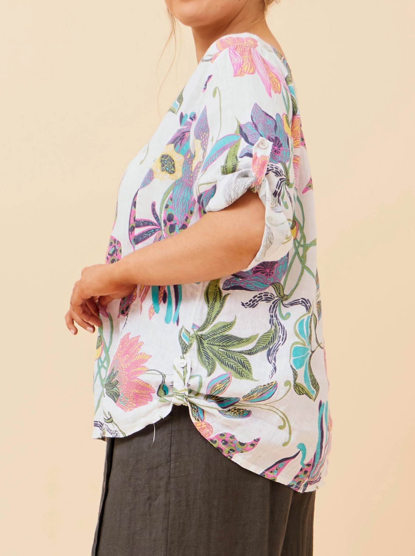 BOTTEGA MODA FLORAL TOP WITH 3/4 ROLL SLEEVE