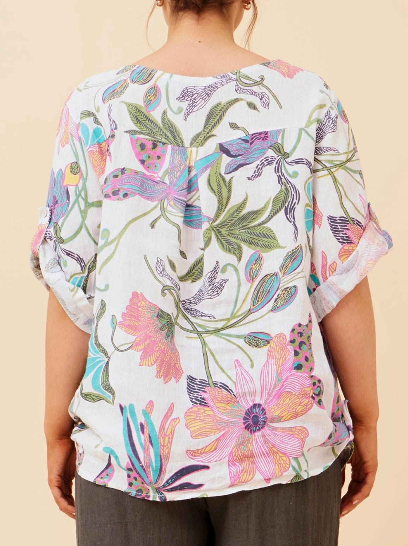 BOTTEGA MODA FLORAL TOP WITH 3/4 ROLL SLEEVE