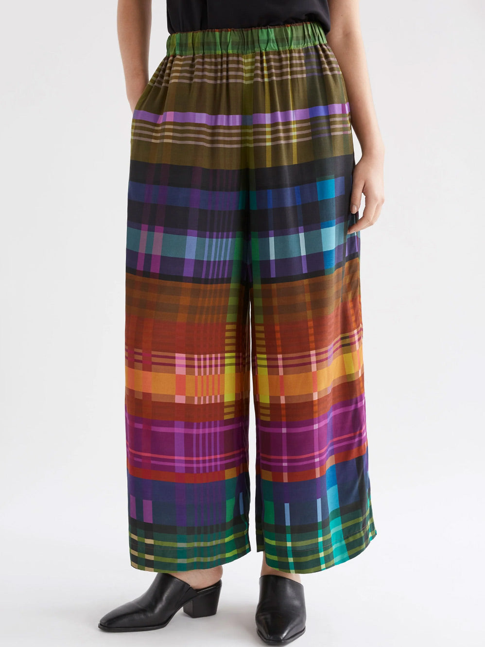 Elk Pressa Pant (Black) main image 0