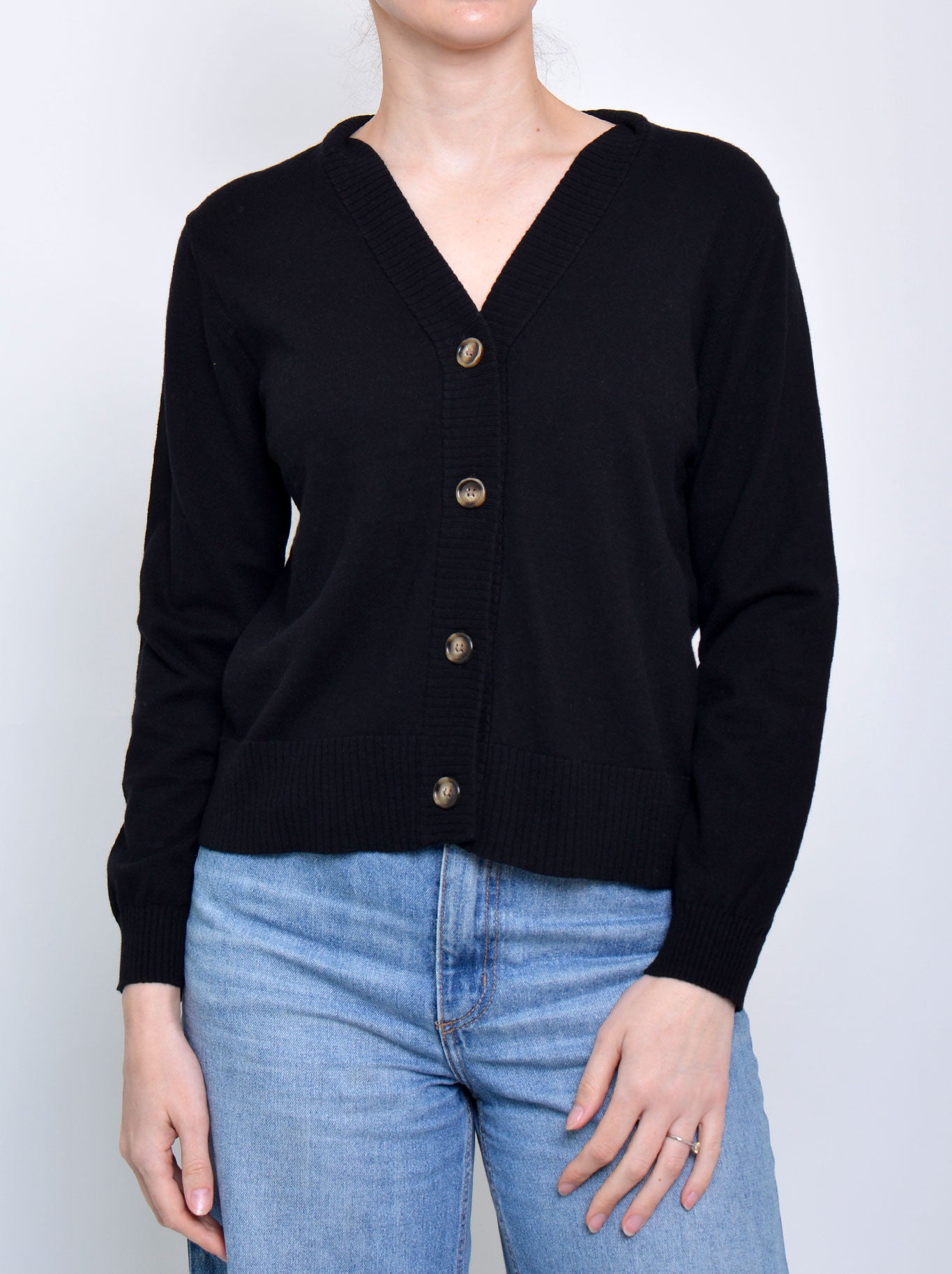 JAMES MELBOURNE VEE BUTTON CARDI