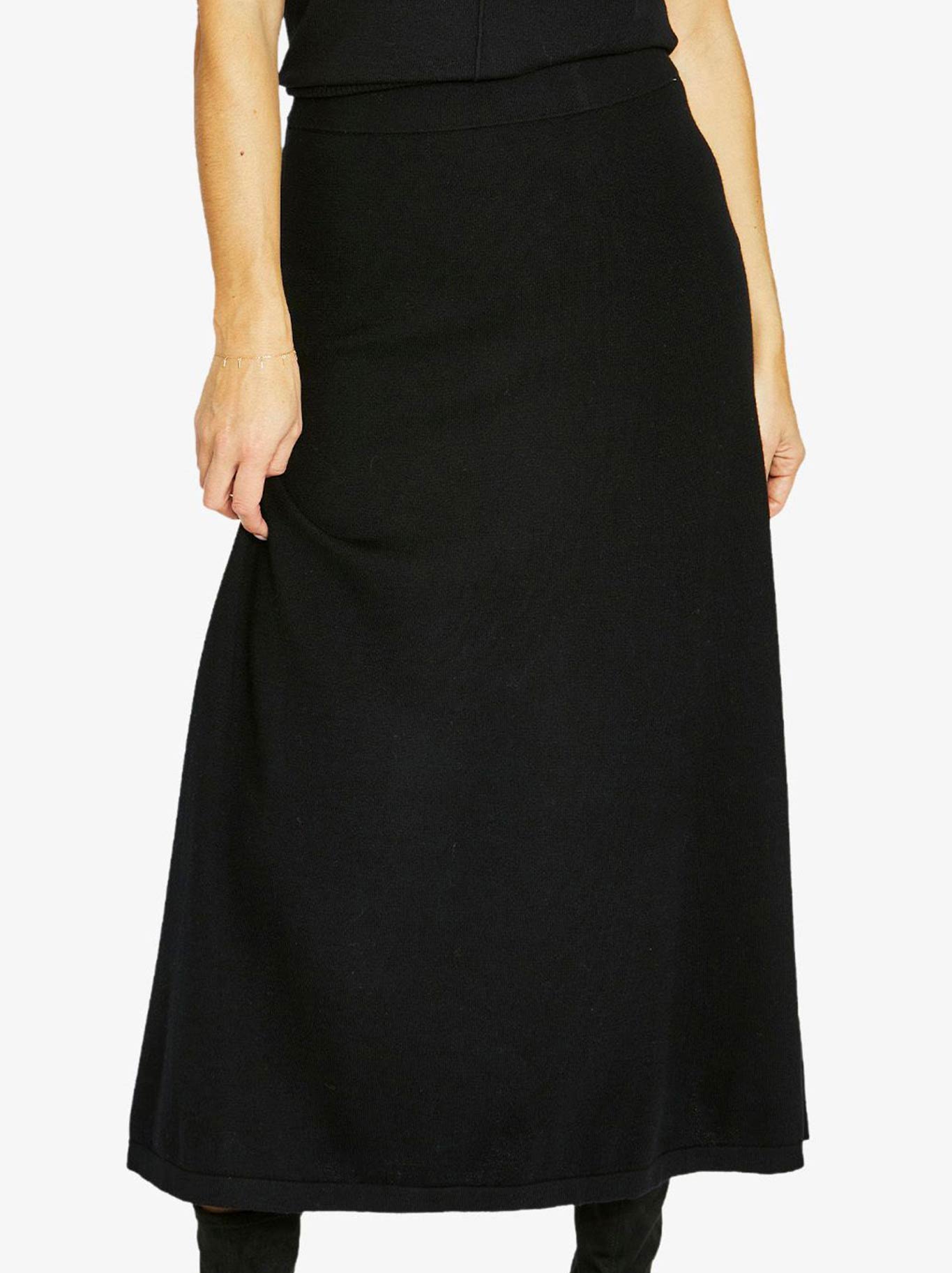 JUMP A LINE KNIT SKIRT