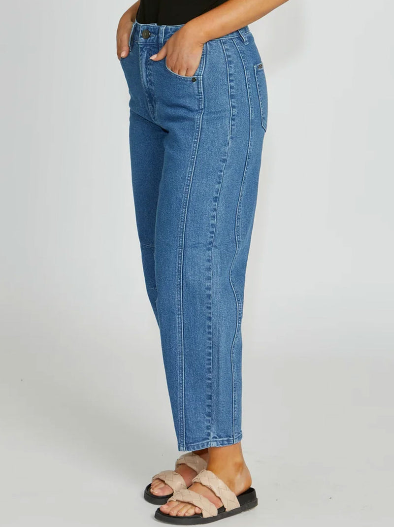 NEW LONDON TRURO BARREL LEG JEAN
