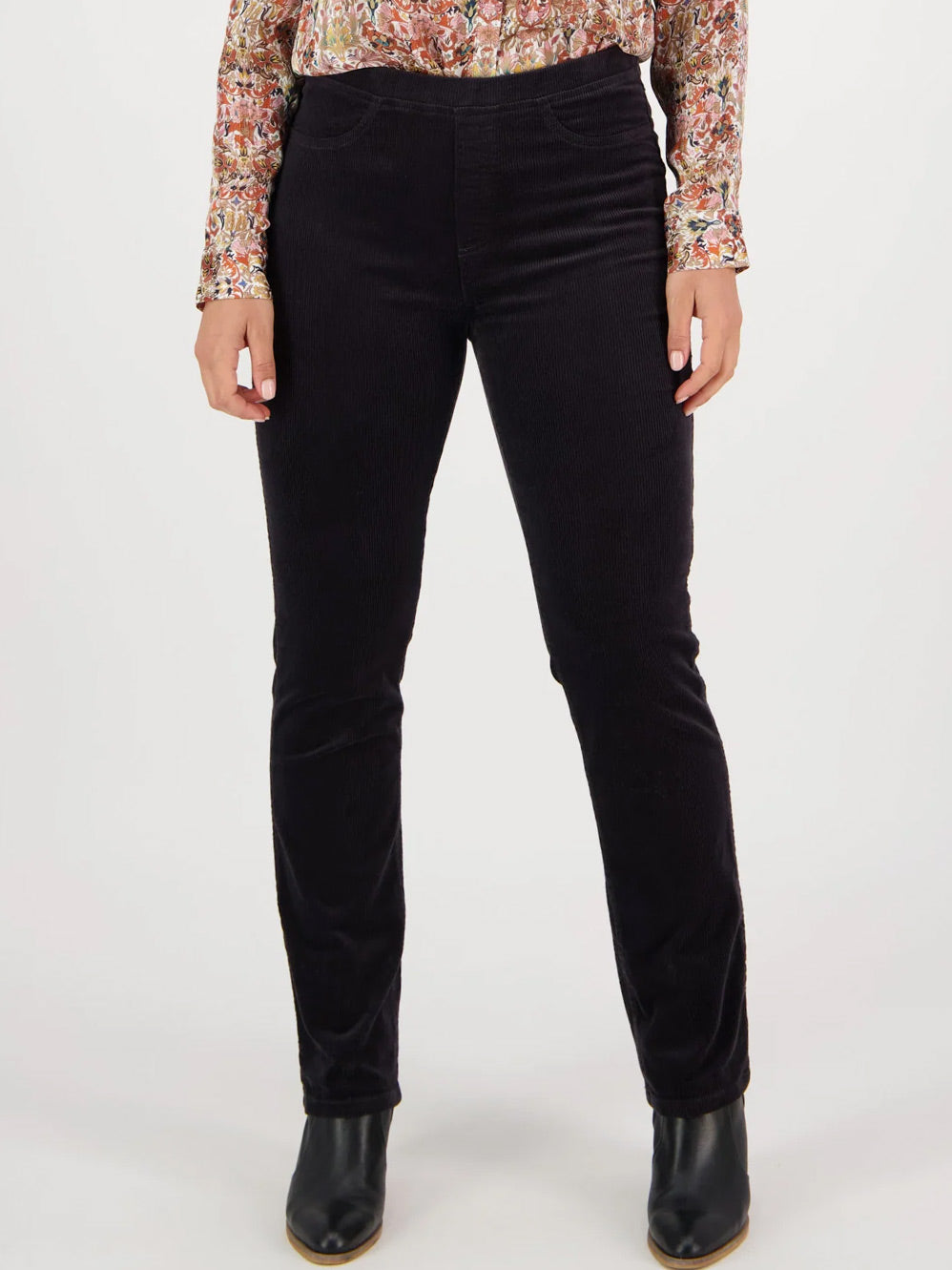 VASSALLI SLIM LEG WIDEWALE CORD PANT