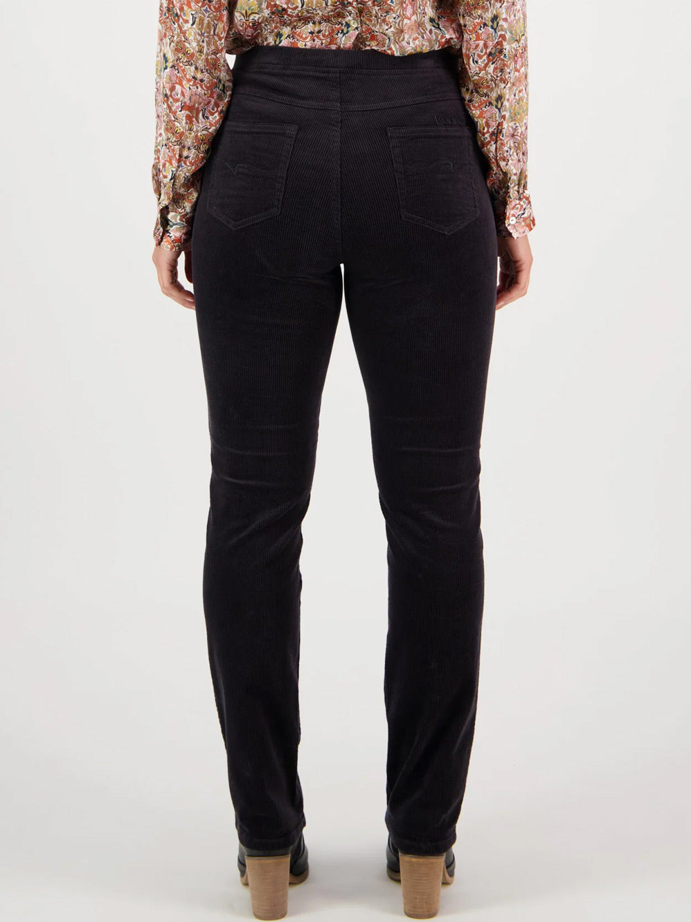 VASSALLI SLIM LEG WIDEWALE CORD PANT