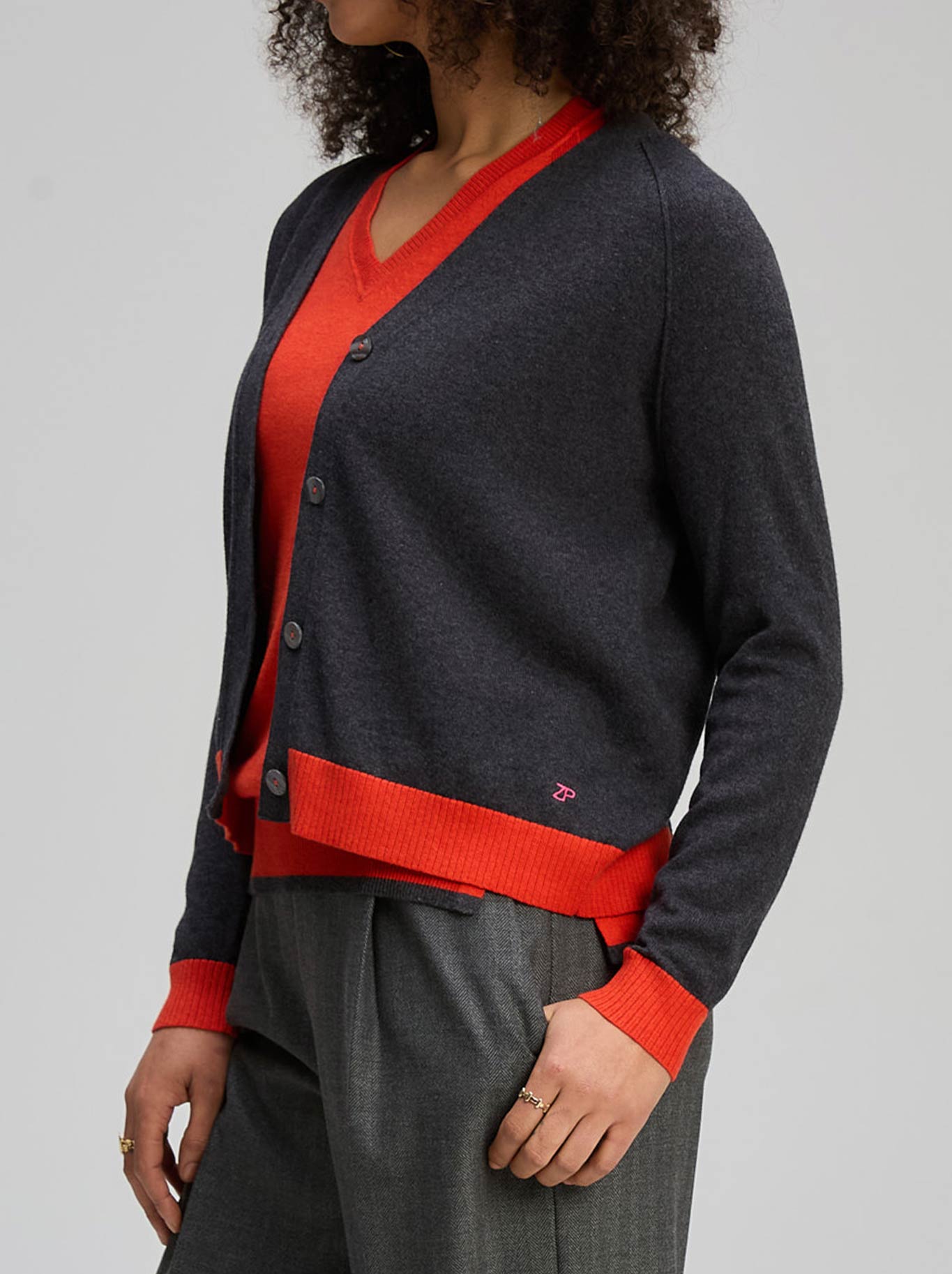 ZAKET & PLOVER ESSENTIAL V NECK CARDI